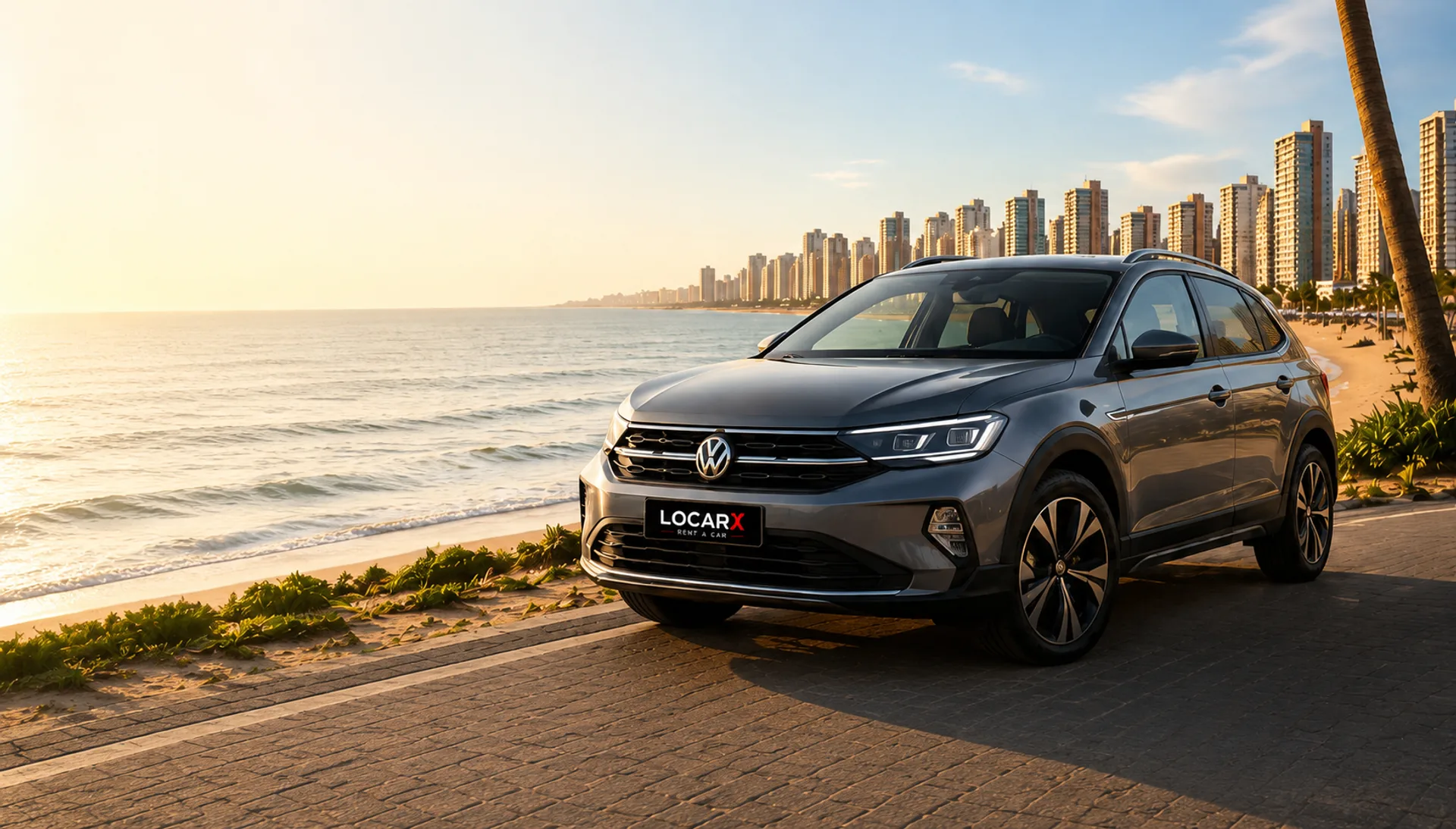 Carro LocarX na orla de Fortaleza ao entardecer